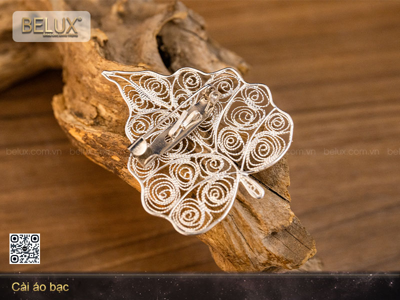 Hoa cài áo bằng bạc mẫu 3